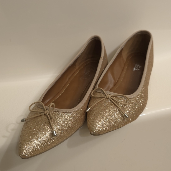 Candie’s Women’s Ballet Flats Gold Glitter CABOLEROMETALLIC Size 9 NWT w/Box - Picture 2 of 10